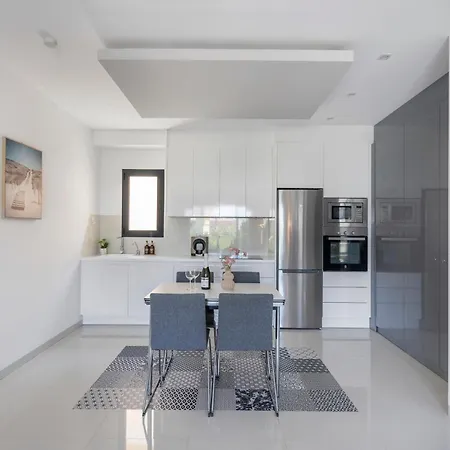 2bd Coastal Gem With Pool & Terrace - Apartman Torre de la Horadada