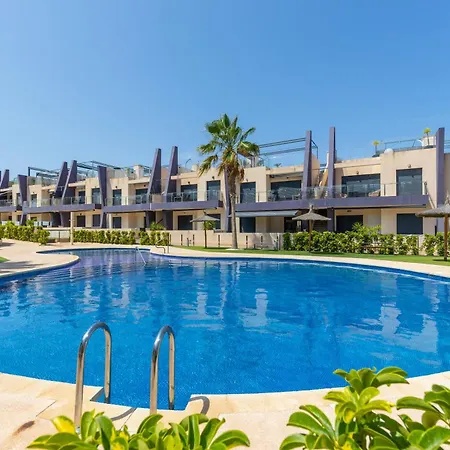Apartman 2bd Coastal Gem With Pool & Terrace -