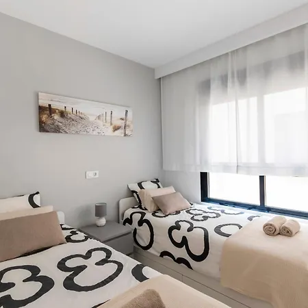 Apartman 2bd Coastal Gem With Pool & Terrace - *