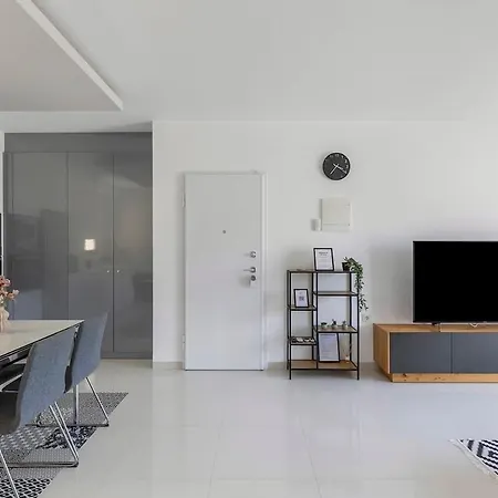 2bd Coastal Gem With Pool & Terrace -