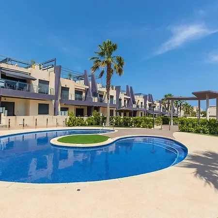2bd Coastal Gem With Pool & Terrace - Apartman