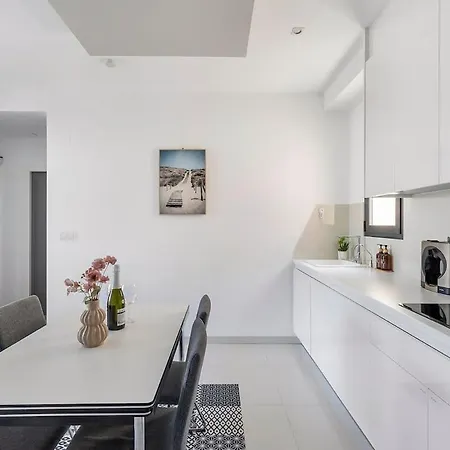 2bd Coastal Gem With Pool & Terrace - 公寓 *