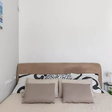 2bd Coastal Gem With Pool & Terrace -